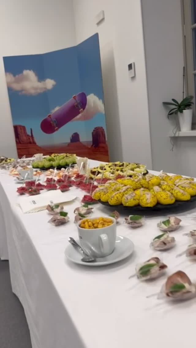 Buffet aperitivo allestito da Deep Space Lounge.